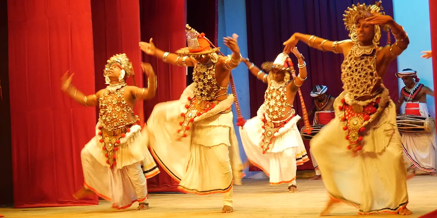 traditional-dancing-show-kandyan